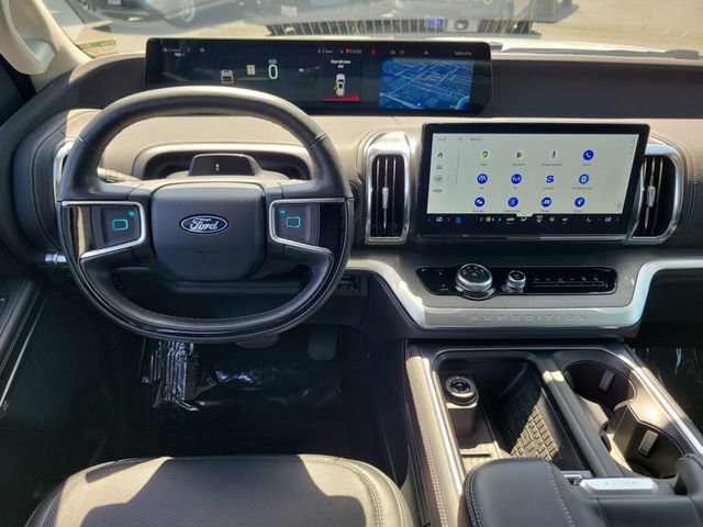 Certified 2025 Ford Expedition Platinum AWD/4WD image 4