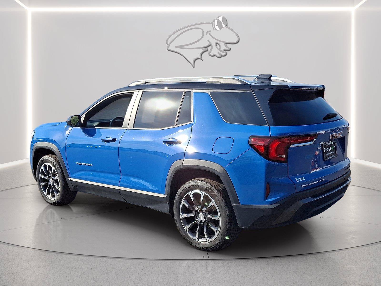 Used 2025 GMC Terrain Elevation w/ Elevation Premium Package AWD/4WD image 3