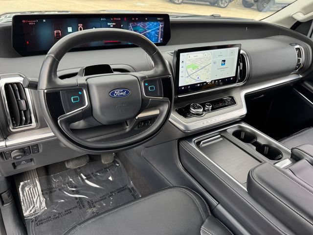 Certified 2025 Ford Expedition Max Platinum w/ Driver's Package AWD/4WD image 11