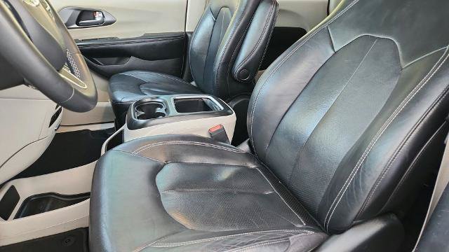 Used 2022 Chrysler Pacifica Touring-L FWD image 38
