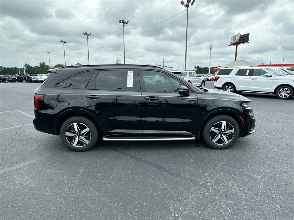 Used 2023 Kia Sorento S w/ Panoramic Sunroof Package image 2