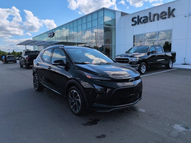 Used 2022 Chevrolet Bolt EUV Premier w/ Sun & Sound Package FWD image 1