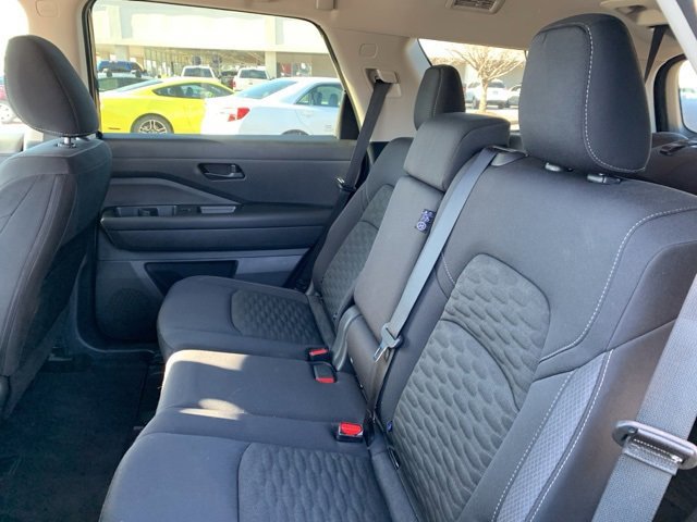 Used 2025 Nissan Pathfinder SV image 12