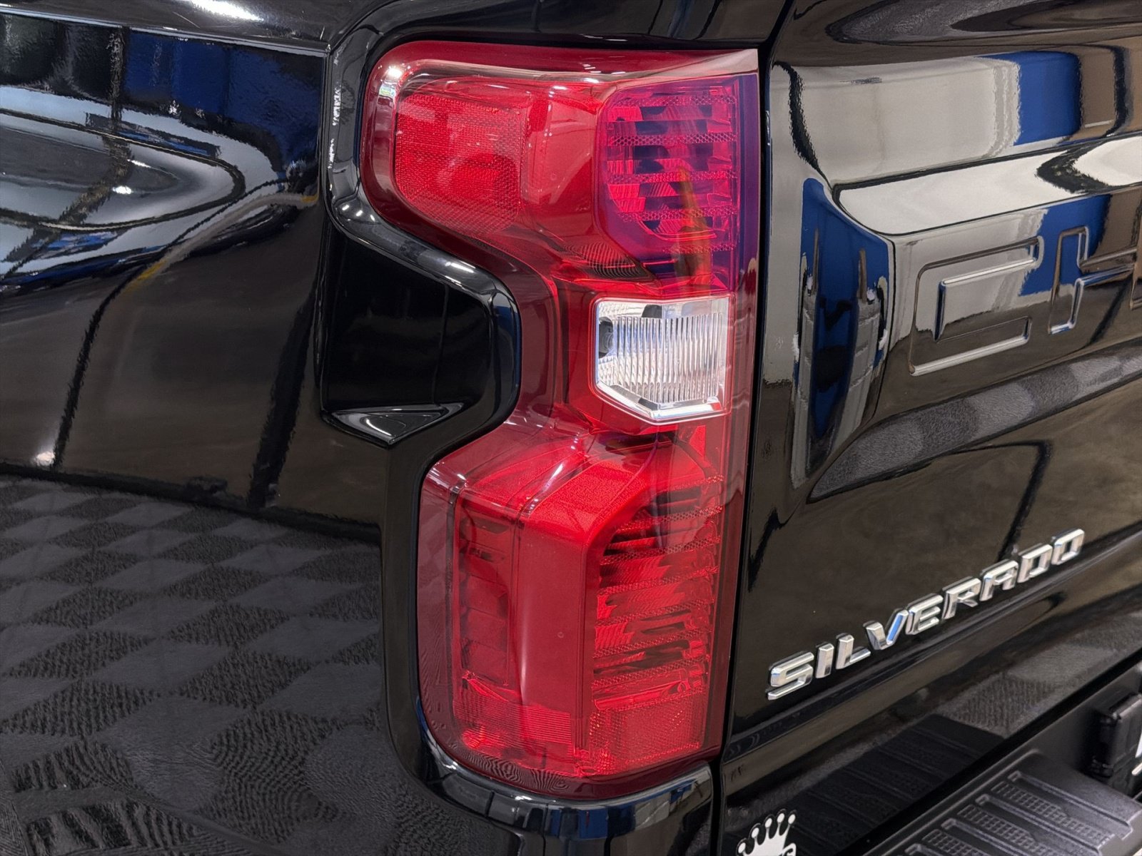 Used 2022 Chevrolet Silverado 1500 LT w/ Safety Package AWD/4WD image 17