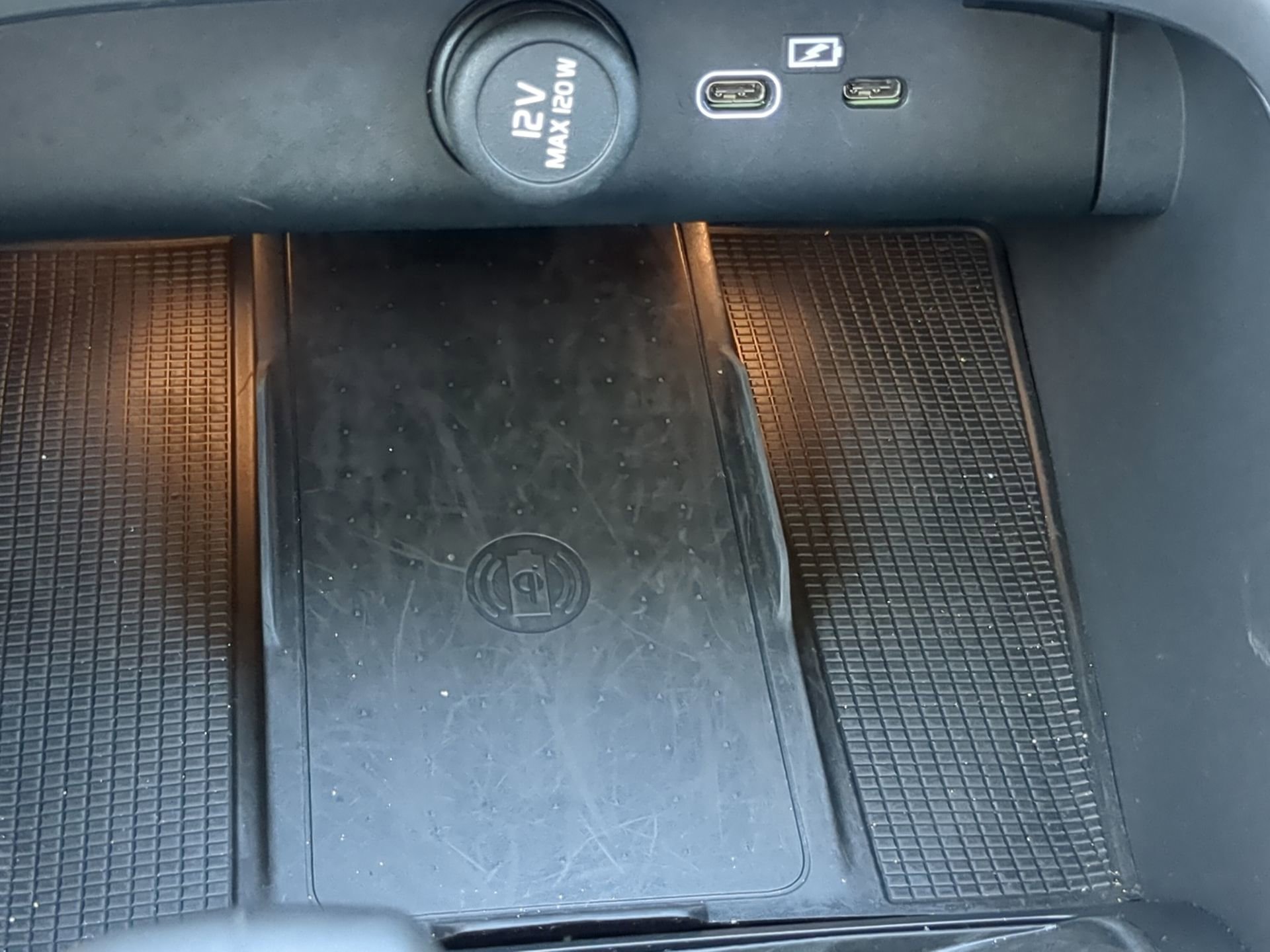 Used 2025 Volvo XC40 B5 Core image 54