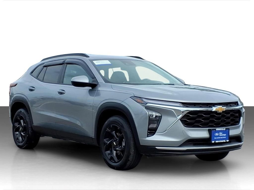 Used 2025 Chevrolet Trax LT w/ LT Convenience Package image 6