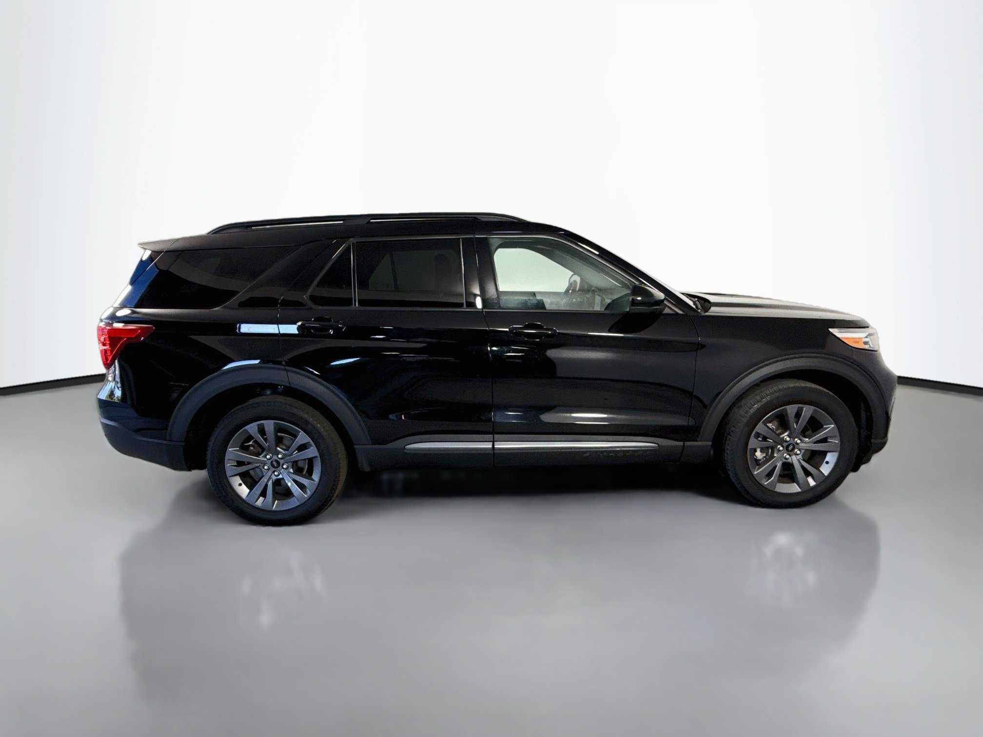 Certified 2023 Ford Explorer XLT w/ Equipment Group 202A AWD/4WD image 13