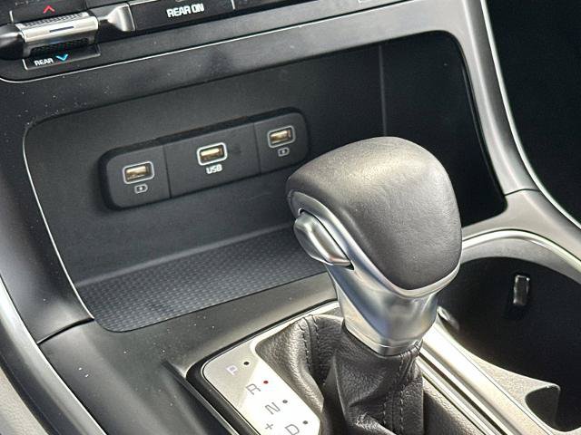 Used 2024 Kia Carnival LX FWD image 15