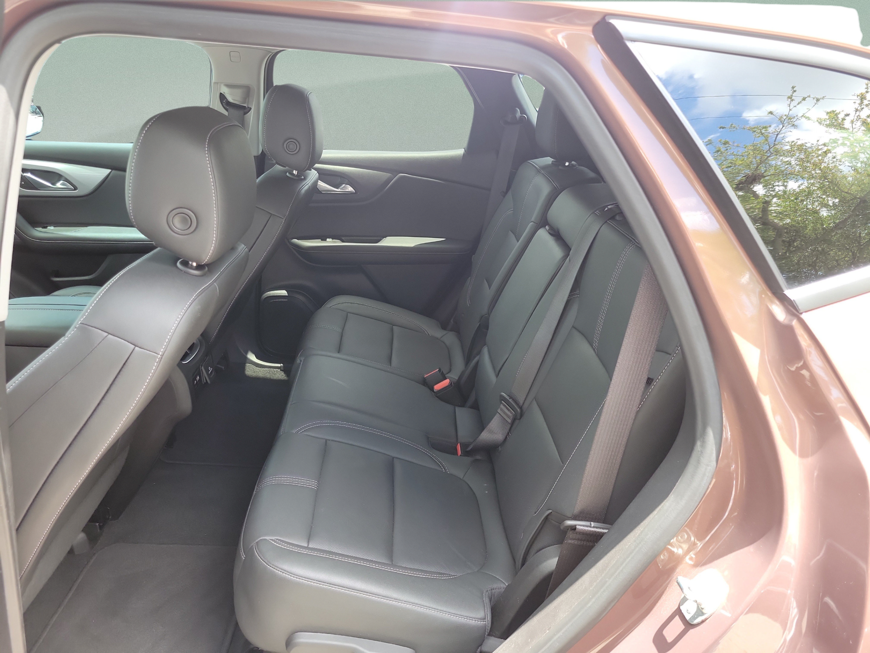 Used 2024 Chevrolet Blazer LT w/ Sound & Technology Package FWD image 13