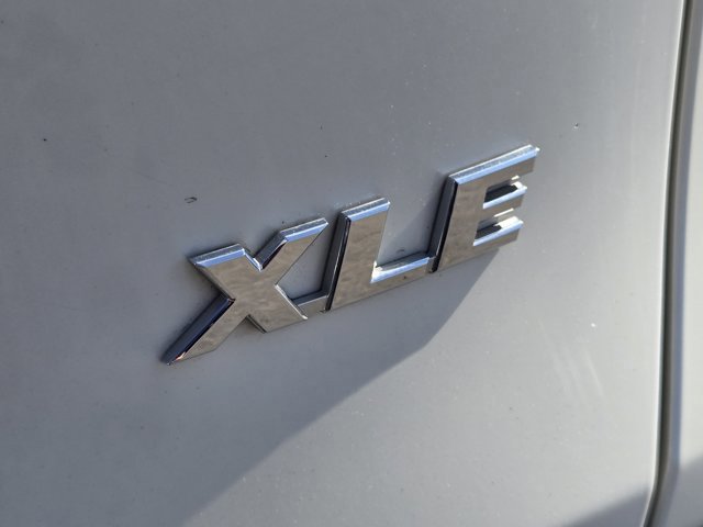 Used 2021 Toyota RAV4 XLE Premium image 11