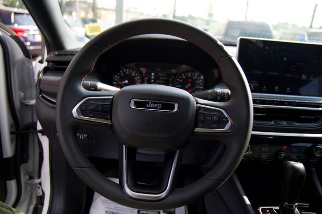 Used 2025 Jeep Compass Trailhawk AWD/4WD image 30