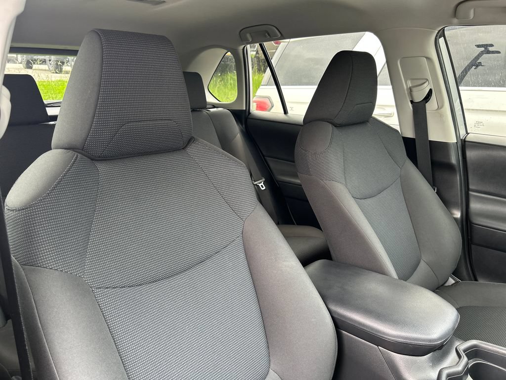 Used 2020 Toyota RAV4 LE FWD image 14