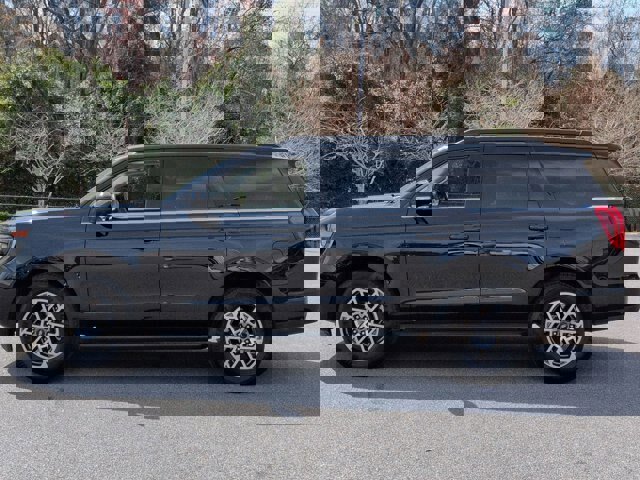 Certified 2025 Ford Expedition Active image 3