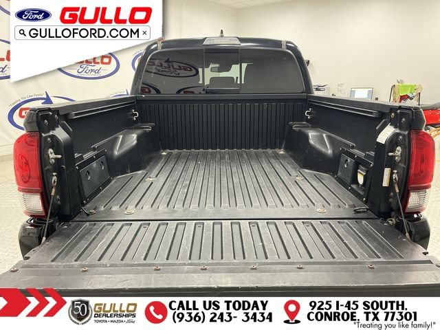 Used 2018 Toyota Tacoma TRD Off-Road w/ Technology Package AWD/4WD image 11