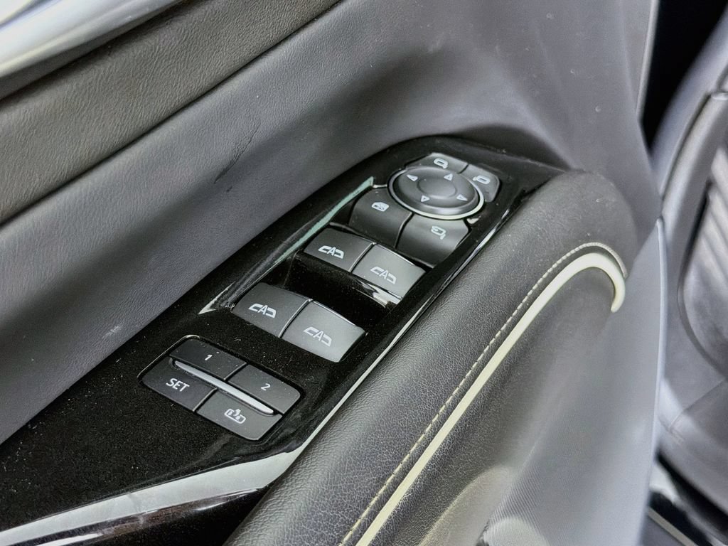 Used 2022 Cadillac Escalade Luxury AWD/4WD image 22