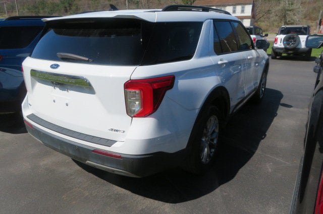 Certified 2021 Ford Explorer XLT w/ Equipment Group 202A AWD/4WD image 4