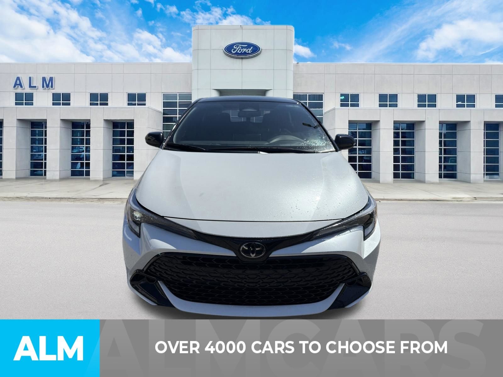 Used 2025 Toyota Corolla SE w/ SE Package image 2