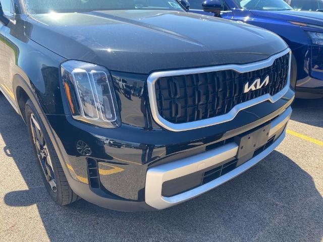 Used 2023 Kia Telluride EX w/ EX Captain's Chair Package AWD/4WD image 5
