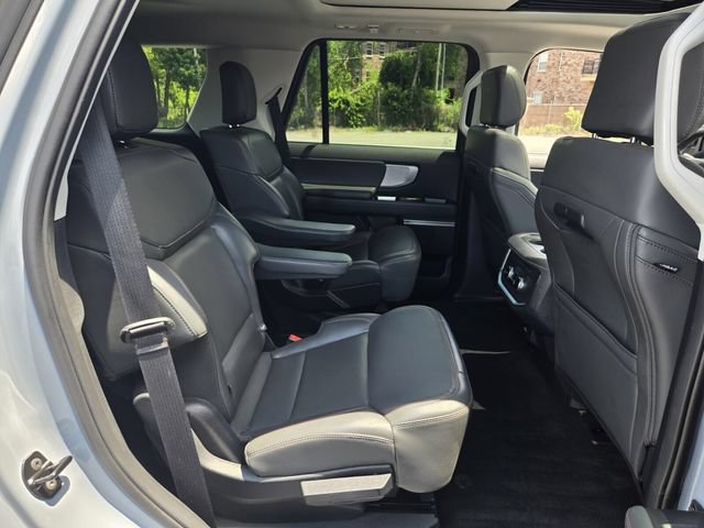 Certified 2025 Ford Expedition Active AWD/4WD image 18