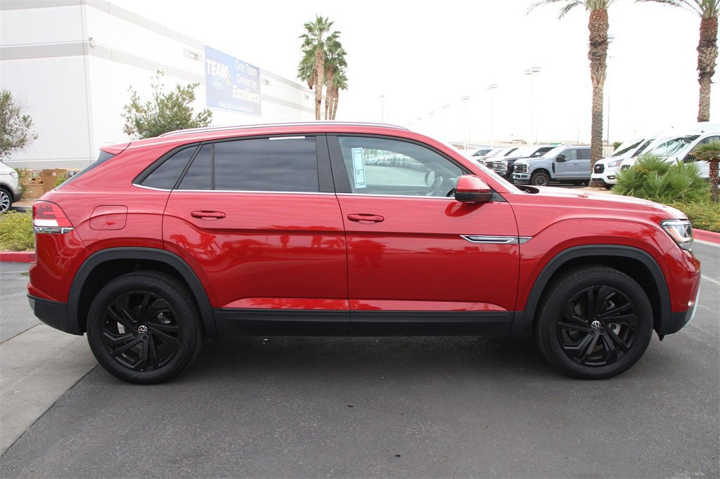 Used 2023 Volkswagen Atlas Cross Sport SE w/ Black Wheel Package image 8