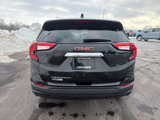 Used 2024 GMC Terrain SLE image 3