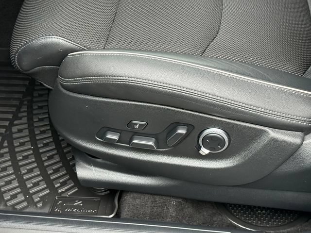 Used 2025 Genesis GV70 2.5T w/ Sport Prestige Package AWD/4WD image 7