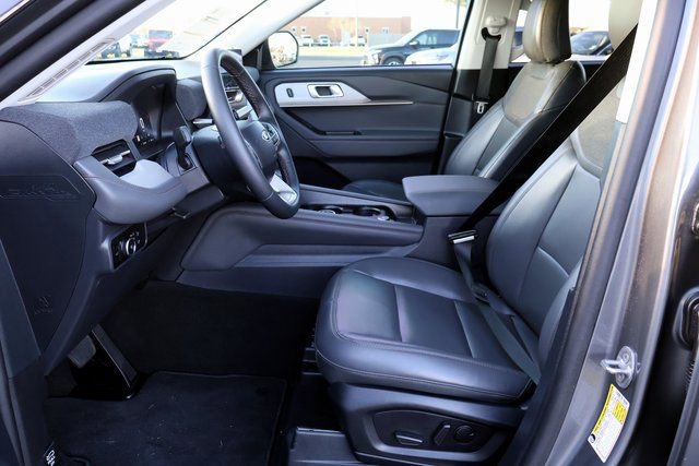 Certified 2025 Ford Explorer Active w/ Active Comfort Package image 29