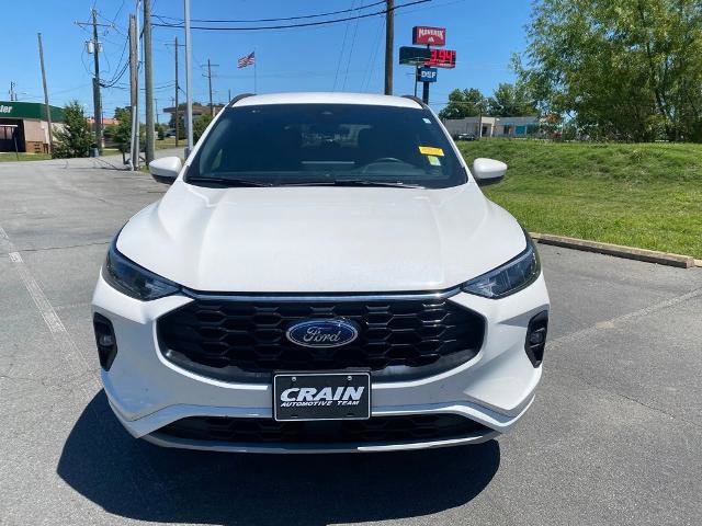 Certified 2023 Ford Escape ST-Line Select w/ Tech Pack #2 AWD/4WD image 2