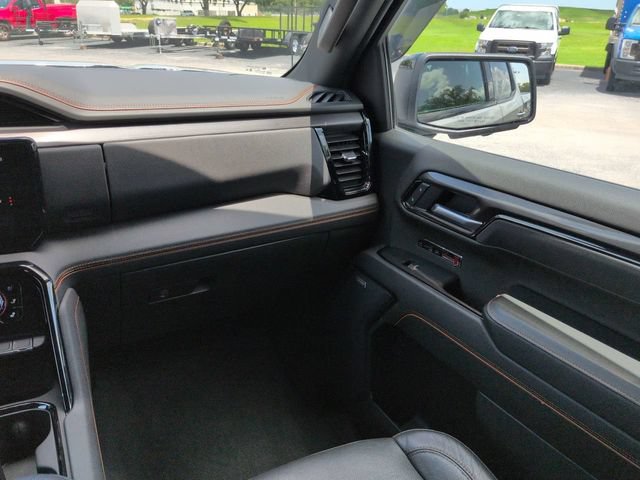 Used 2025 GMC Sierra 1500 AT4 w/ AT4 Premium Package AWD/4WD image 17