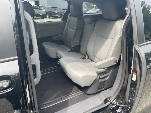 Used 2023 Toyota Sienna XLE image 10