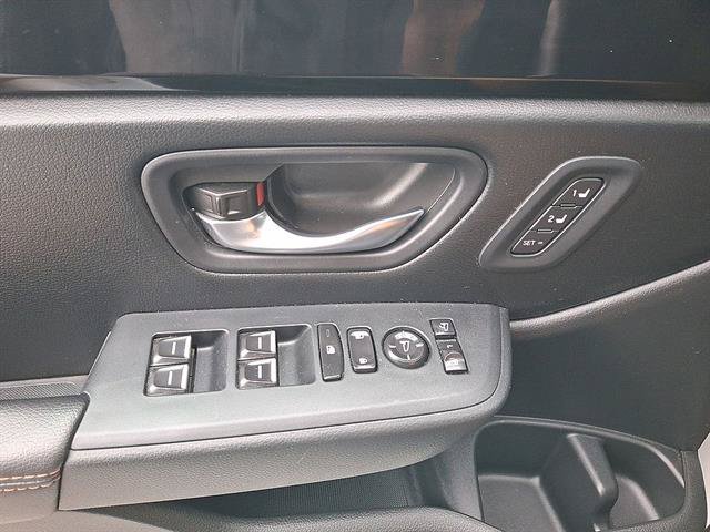 Used 2025 Honda Pilot TrailSport image 12