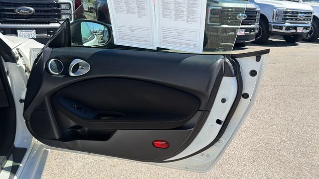 Used 2018 Nissan 370Z Coupe RWD image 10