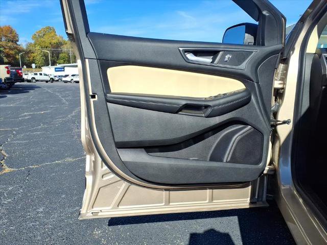 Certified 2021 Ford Edge SE image 12