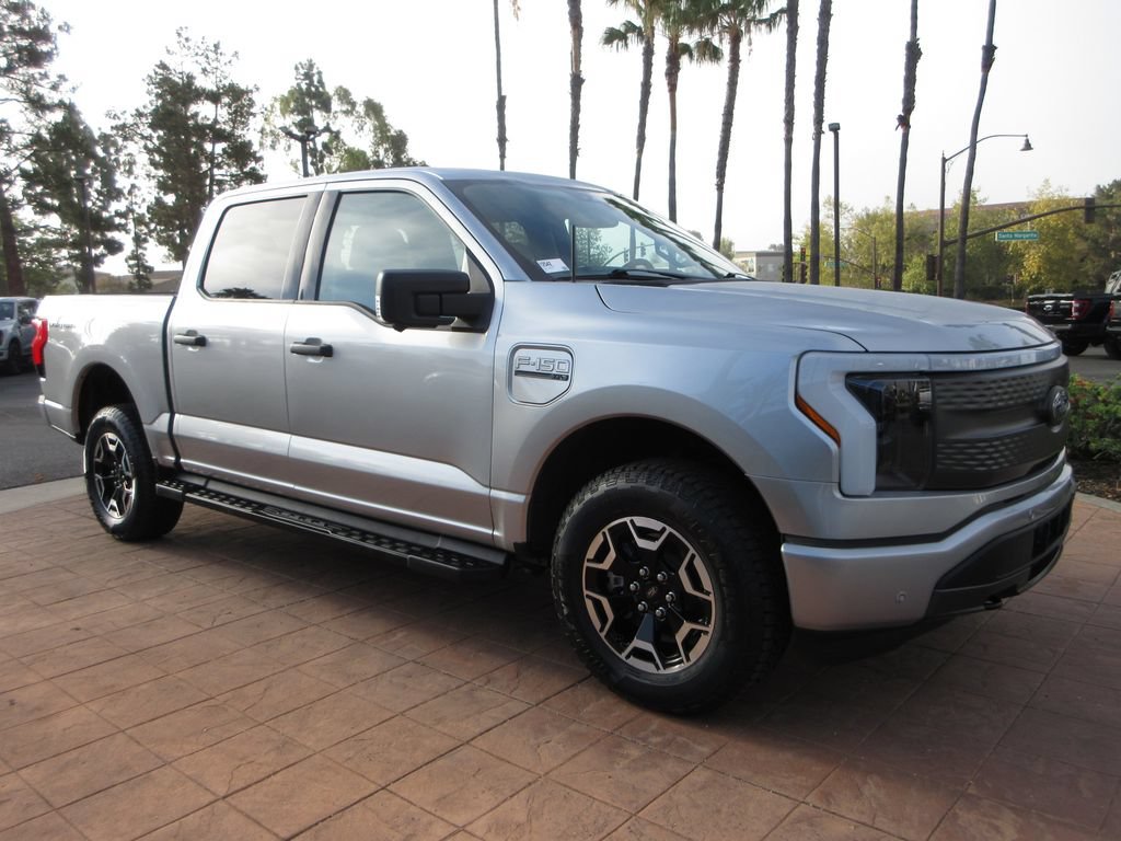 Certified 2023 Ford F150 Lightning XLT w/ Max Trailer Tow Package AWD/4WD image 6