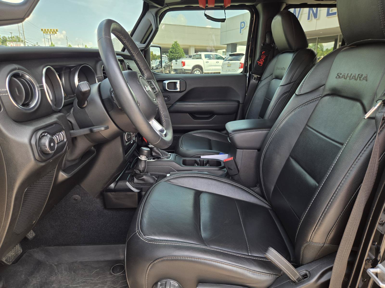 Used 2019 Jeep Wrangler Unlimited Sahara AWD/4WD image 25