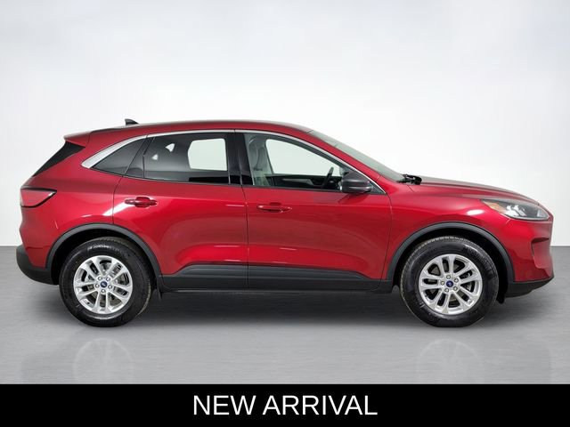 Certified 2022 Ford Escape SE w/ Cold Weather Package AWD/4WD image 2