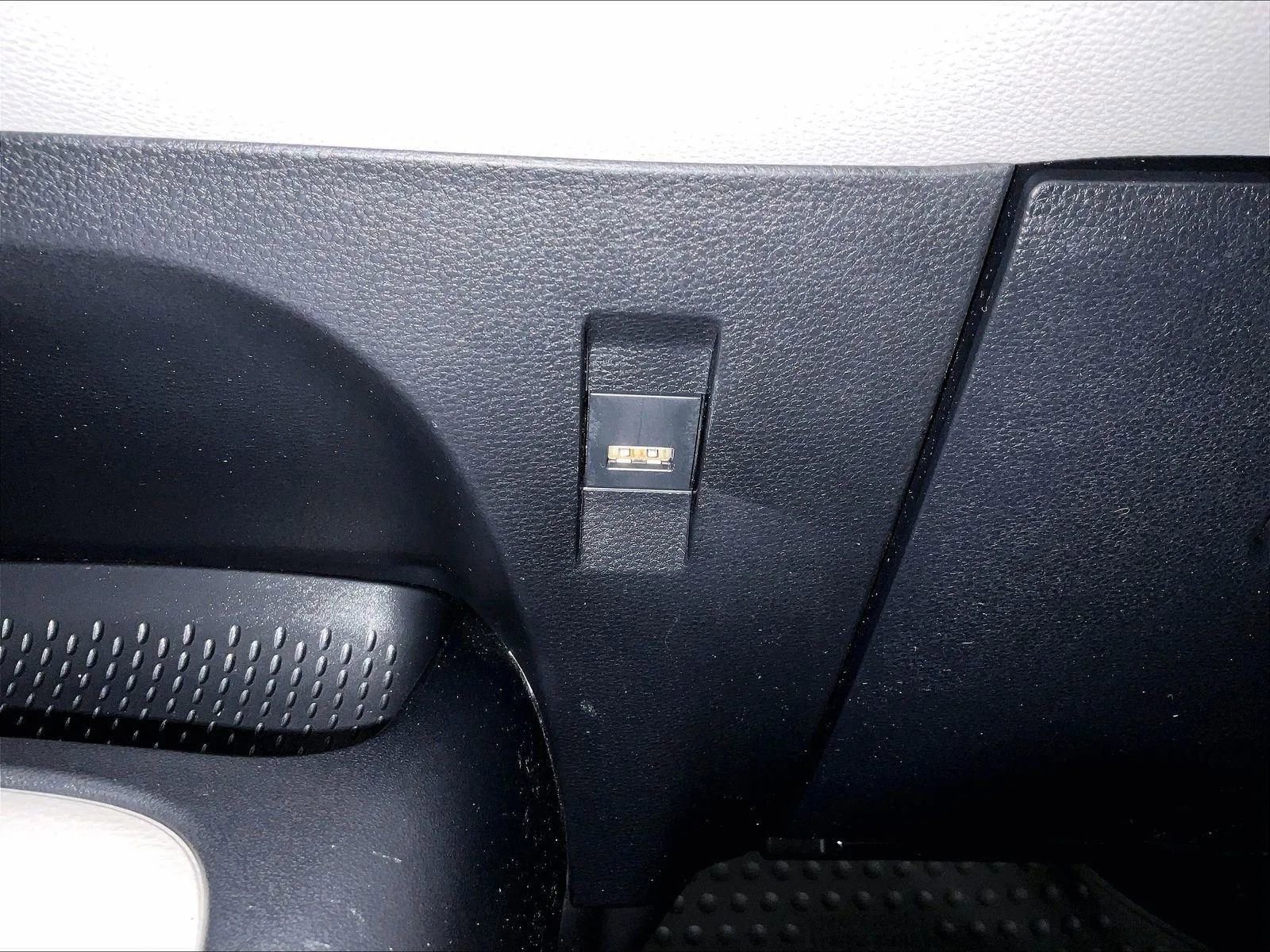 Used 2021 Toyota Corolla LE image 31