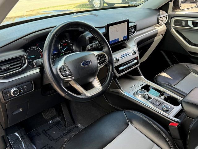 Certified 2022 Ford Explorer XLT w/ Equipment Group 202A AWD/4WD image 22