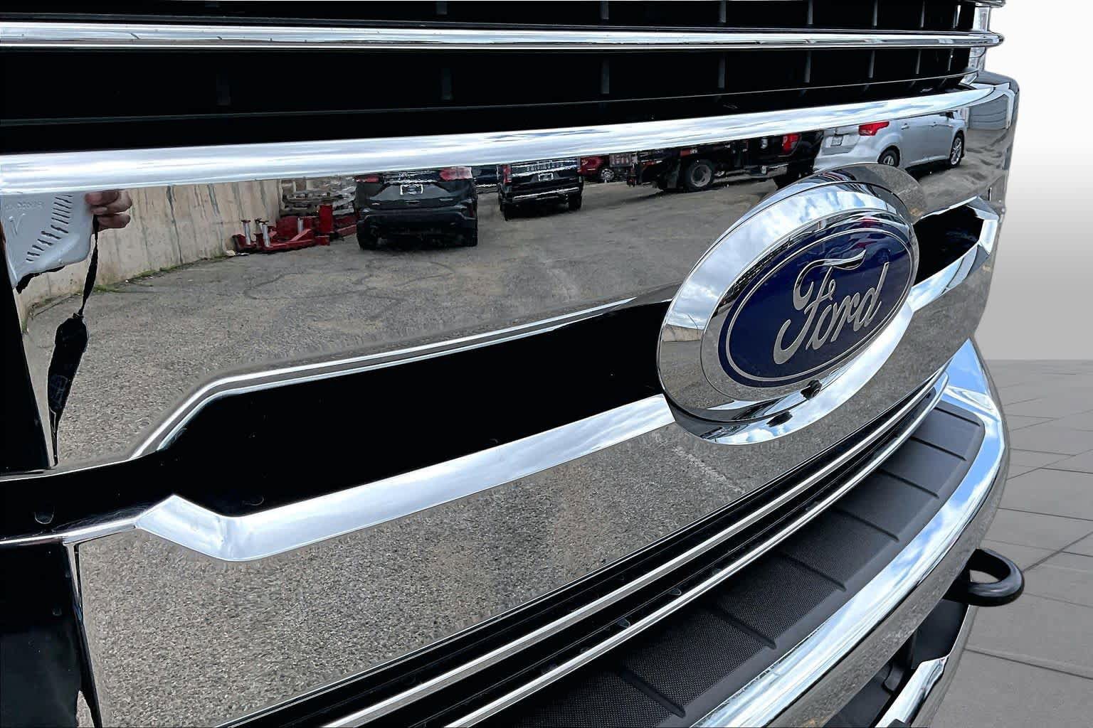 Certified 2019 Ford F450 Lariat w/ Lariat Ultimate Package AWD/4WD image 30