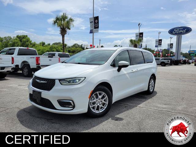 Used 2023 Chrysler Pacifica Touring-L FWD image 2