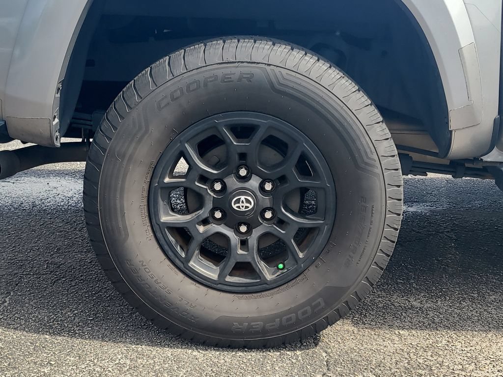 Used 2021 Toyota Tacoma SR5 RWD image 5