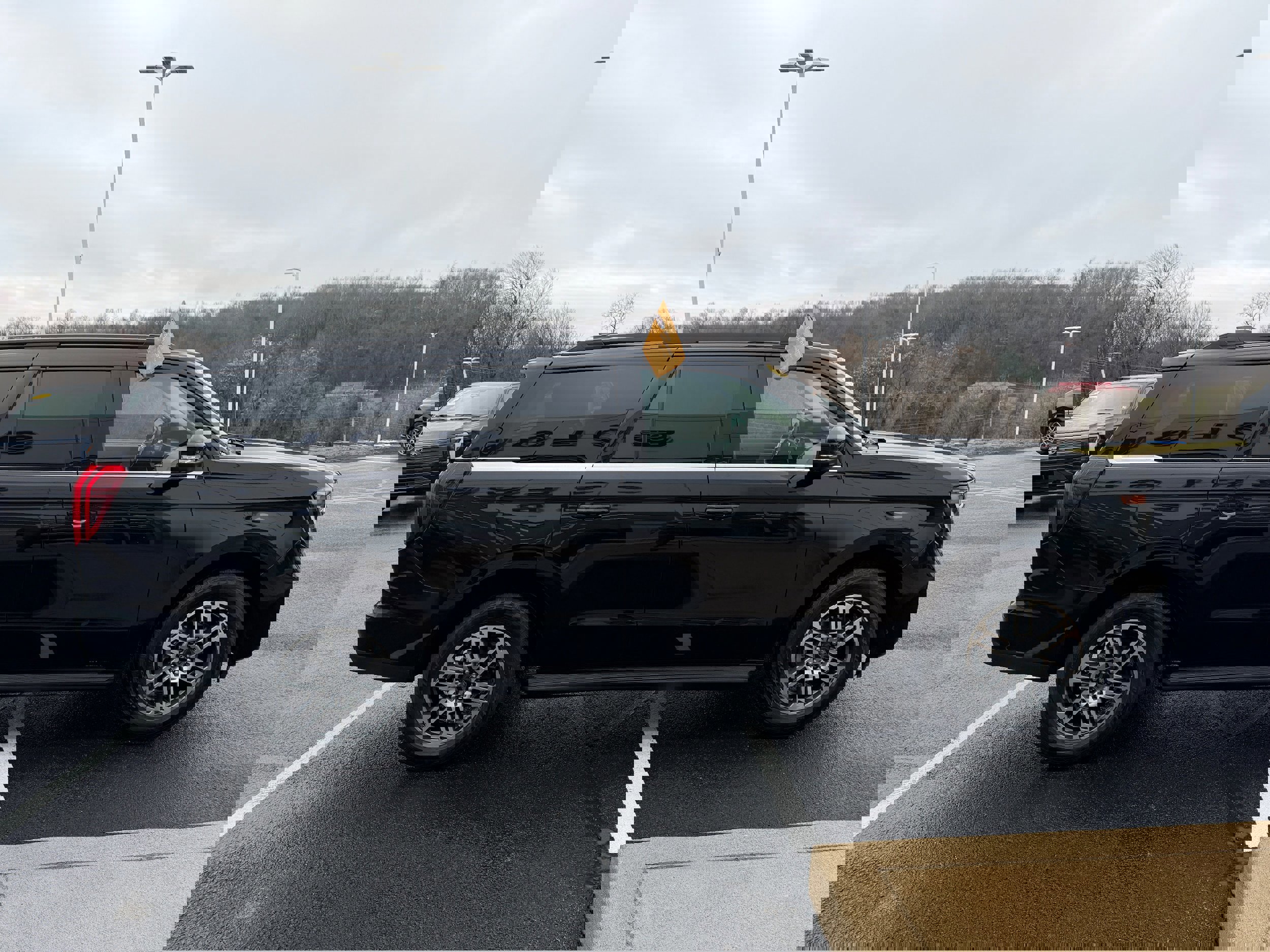 Certified 2025 Ford Expedition Active image 2