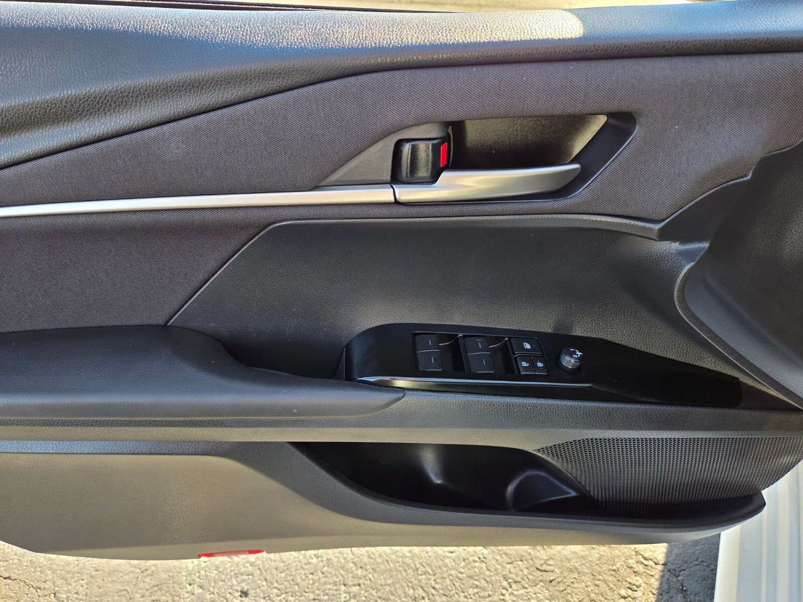 Used 2025 Toyota Camry LE w/ Convenience Package FWD image 17