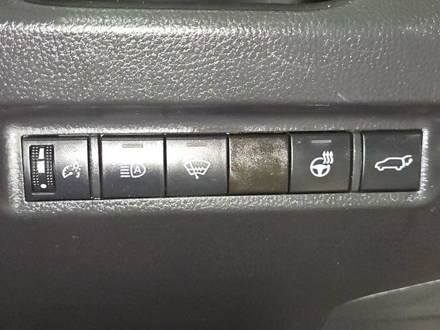 Used 2021 Toyota RAV4 XLE Premium AWD/4WD image 31