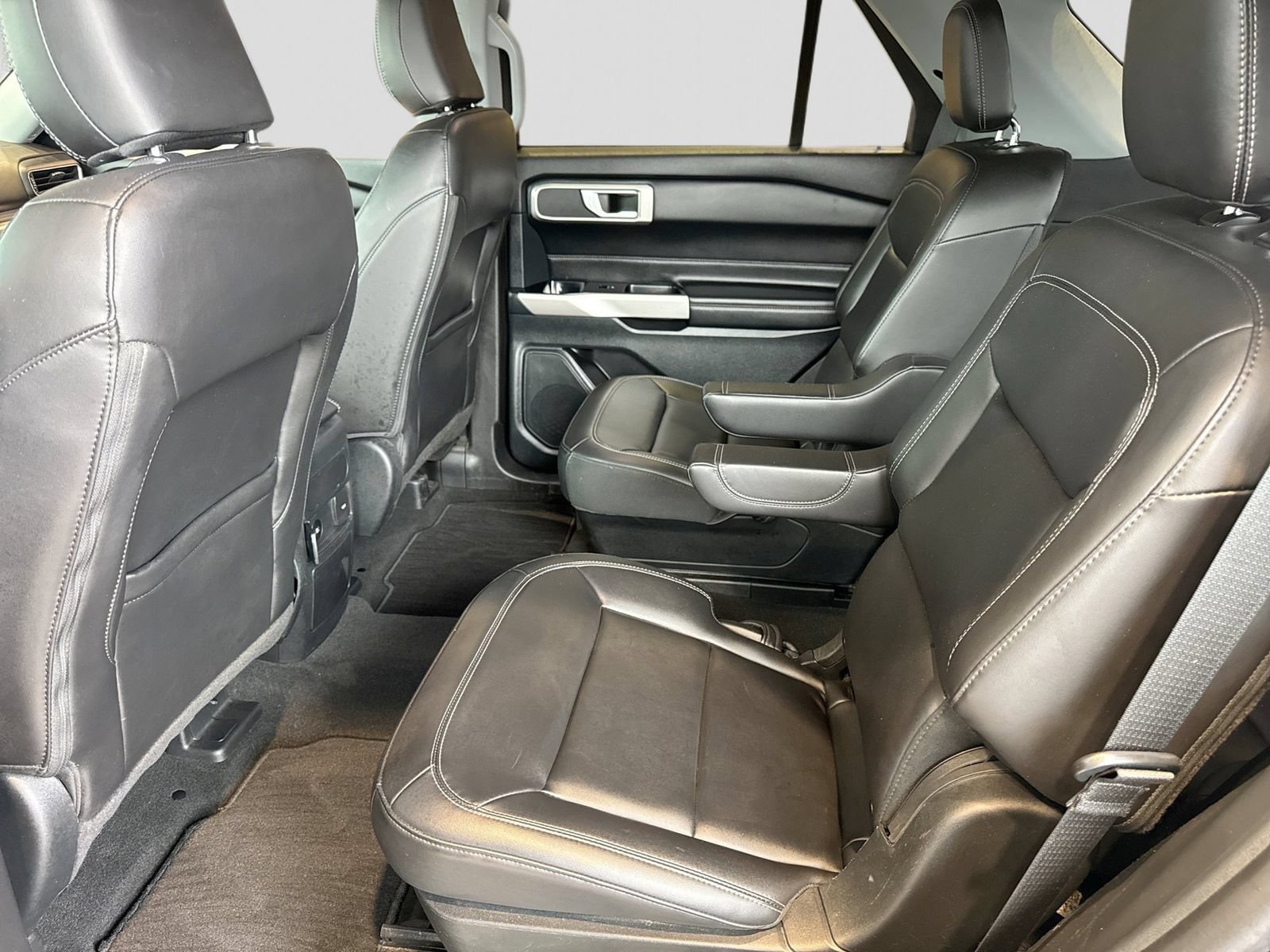 Certified 2023 Ford Explorer XLT w/ Equipment Group 202A AWD/4WD image 5