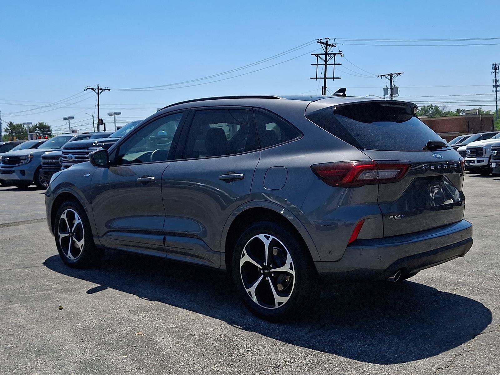 Certified 2023 Ford Escape ST-Line Elite w/ Premium Technology Package AWD/4WD image 4