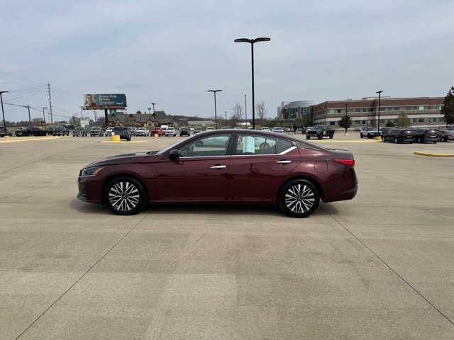 Used 2025 Nissan Altima 2.5 SV FWD image 8
