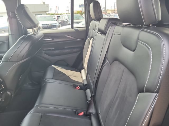 Used 2025 Jeep Grand Cherokee Altitude AWD/4WD image 24