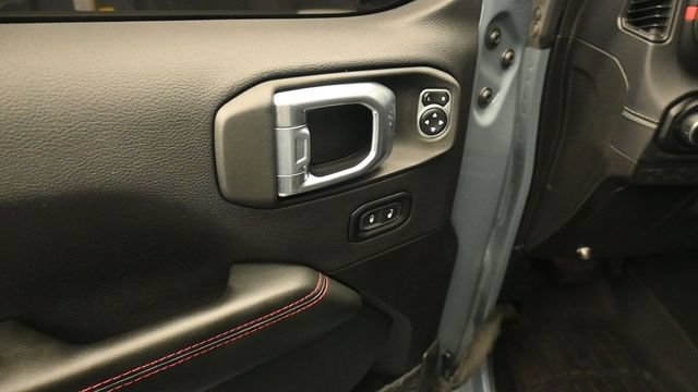 Used 2025 Jeep Wrangler Unlimited Rubicon AWD/4WD image 13