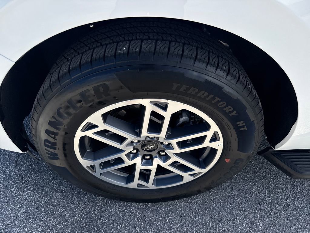 Certified 2025 Ford Expedition Active image 13